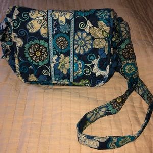 Beautiful Vera Bradley crossbody purse